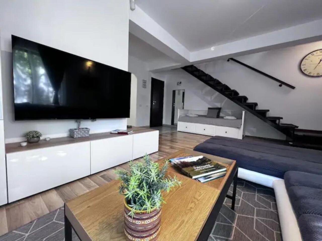 Vila Luminoasa Cu Curte Privata بوخارست المظهر الخارجي الصورة