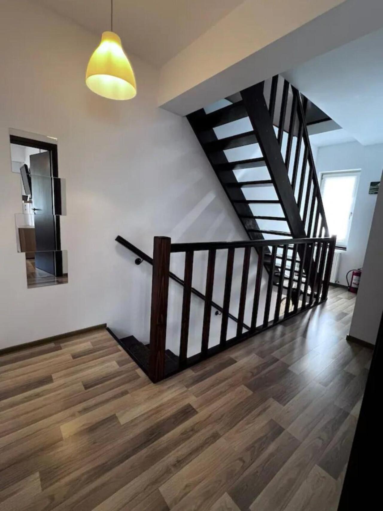 Vila Luminoasa Cu Curte Privata بوخارست المظهر الخارجي الصورة