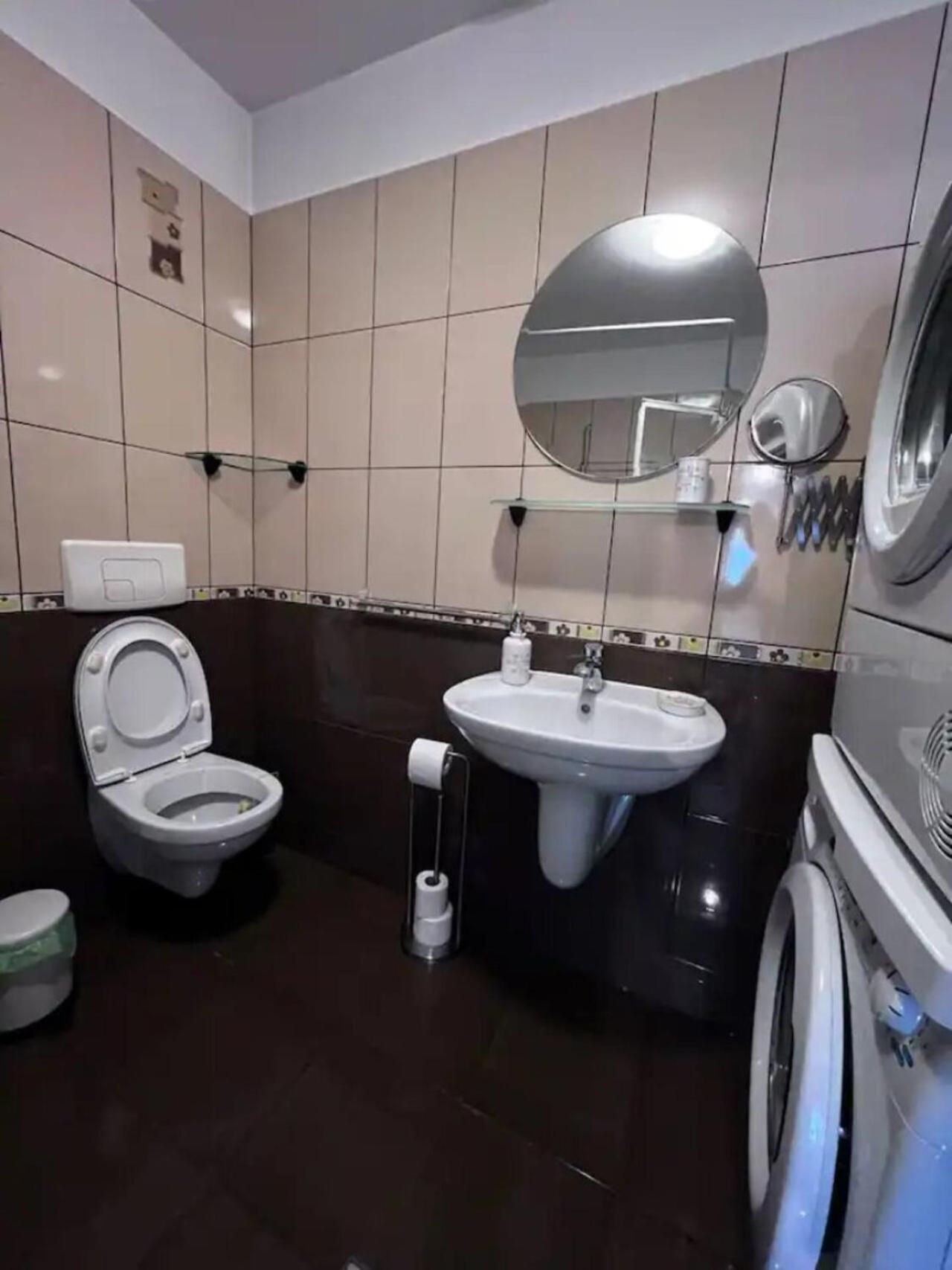 Vila Luminoasa Cu Curte Privata بوخارست المظهر الخارجي الصورة