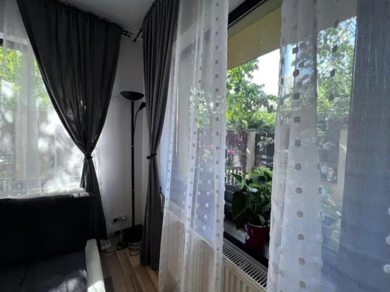 Vila Luminoasa Cu Curte Privata بوخارست المظهر الخارجي الصورة